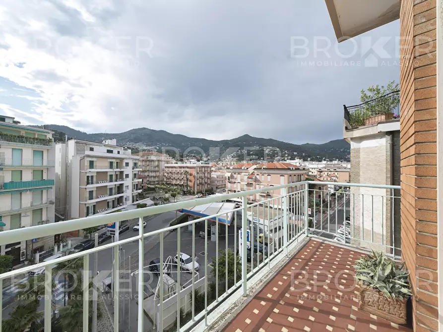 Immagine 5 di Pentalocale in vendita  in Via Don Aurelio Piccagli 12 a Alassio