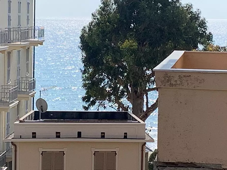 Immagine 6 di Trilocale in vendita  in Viale Hanbury a Alassio