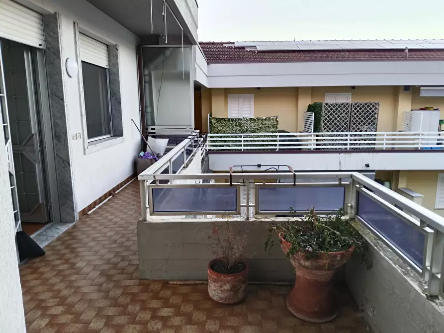 Immagine 5 di Pentalocale in vendita  in Via Marcello Garosi a Massa