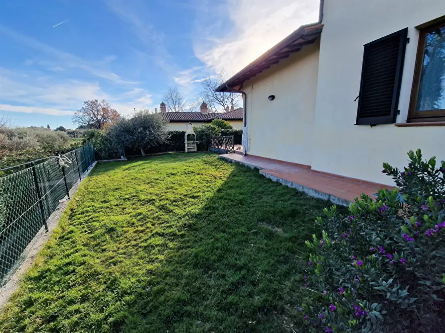 Immagine 10 di Casa bifamiliare in vendita  in Via Milano a Castiglione Del Lago