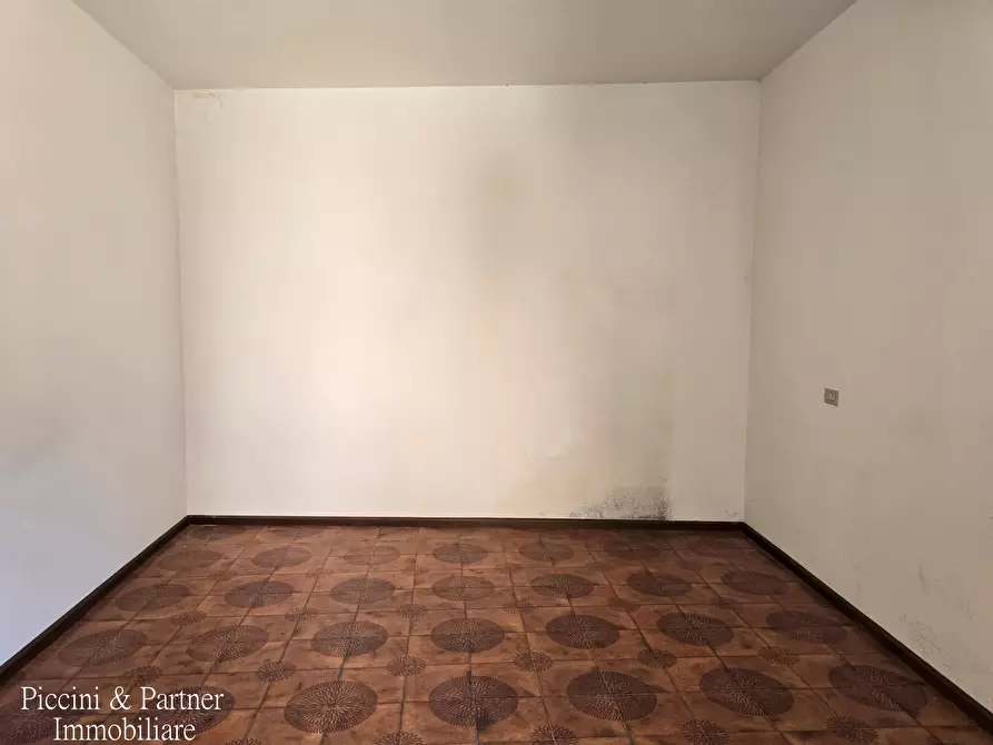 Immagine 56 di Pentalocale in vendita  in Via Imbriani 38 a Perugia
