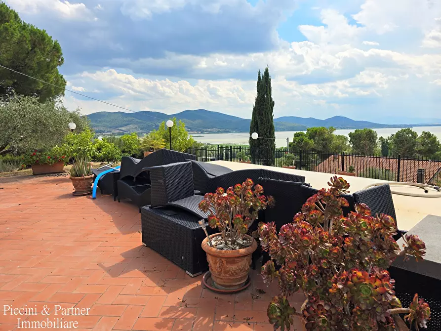 Immagine 6 di Villa in vendita  in Via Marzabotto 11 a Magione