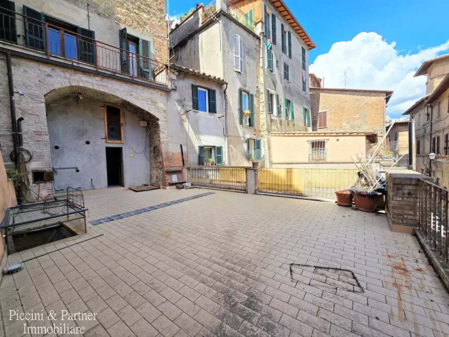 Immagine 13 di Pentalocale in vendita  in Via Imbriani 38 a Perugia