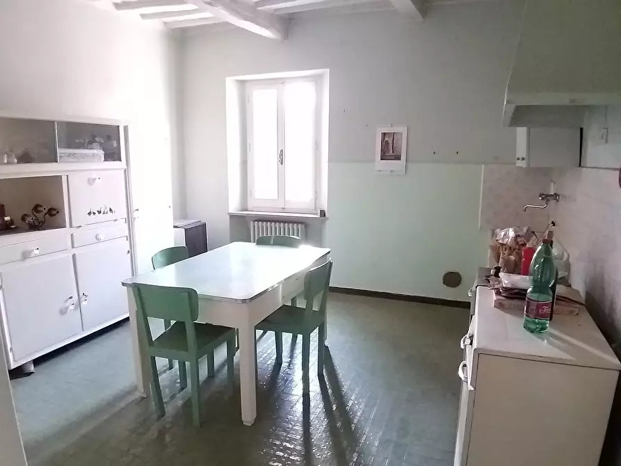 Immagine 8 di Quadrilocale in vendita  in Piazza Cesare Caporali 4 a Castiglione Del Lago