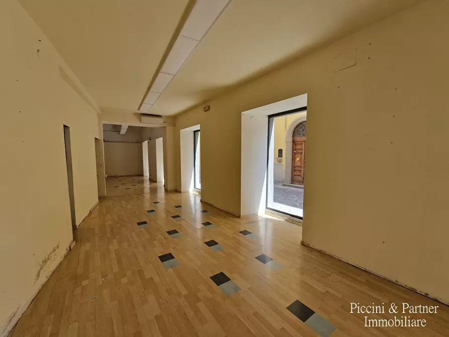 Immagine 5 di Locale commerciale in vendita  in Via del Popolo 2 a Città Di Castello