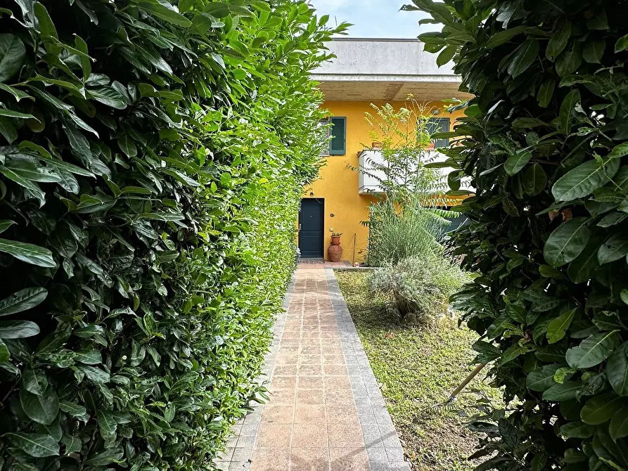 Immagine 2 di Villetta a schiera in vendita  in Via della Lavanda a Gubbio