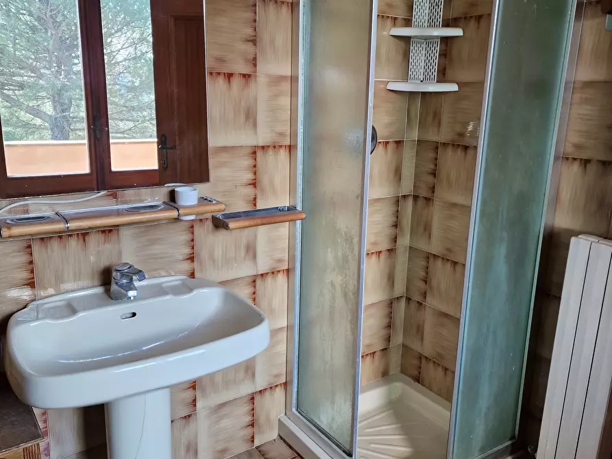 Immagine 27 di Villa in vendita  in Viale Perugia 37 a Castiglione Del Lago