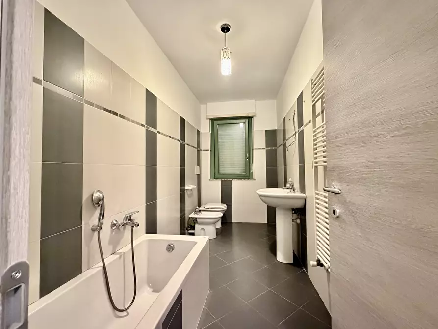 Immagine 15 di Quadrilocale in vendita  in Via S.Pio da Pietrelcina 16 a Imperia