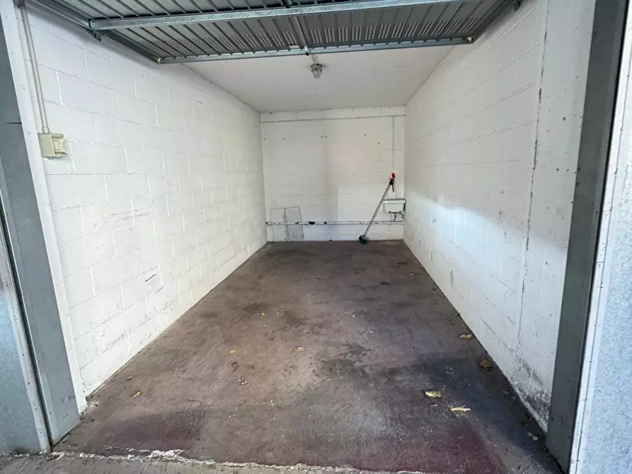 Immagine 4 di Garage in vendita  in Via Galileo Galilei 159 a San Remo