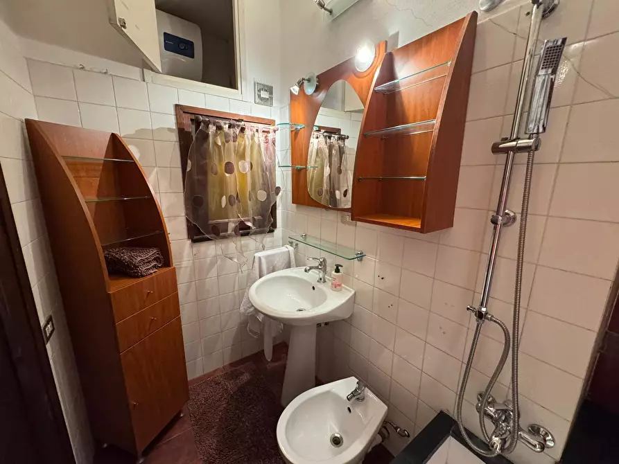 Immagine 27 di Bilocale in vendita  in Via Armando Diaz 2 a Imperia