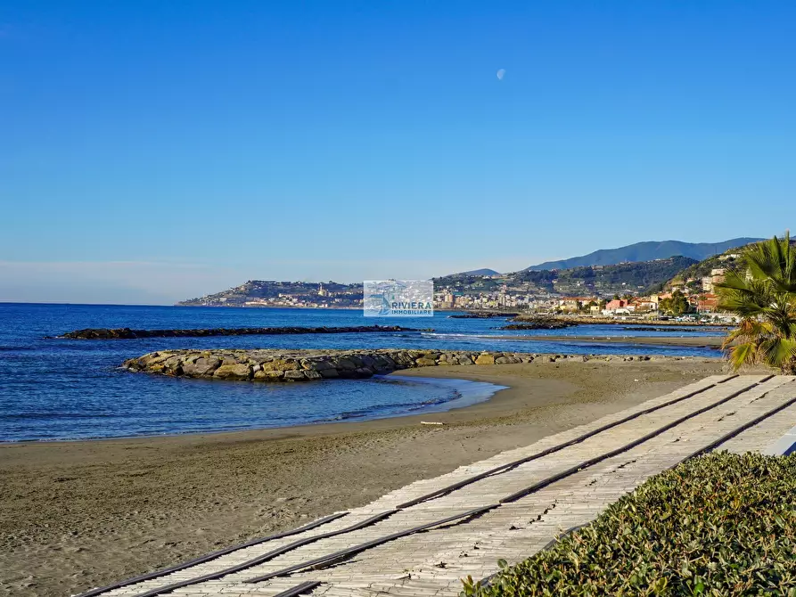 Immagine 35 di Bilocale in vendita  in Via Aurelia Ponente 102 Bis a Santo Stefano Al Mare