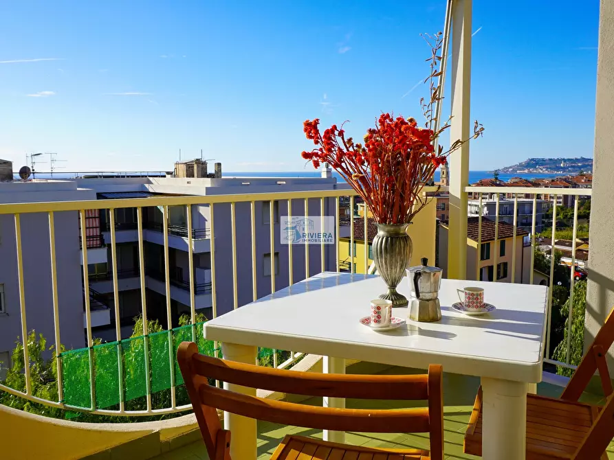 Immagine 1 di Bilocale in vendita  in Via Aurelia Ponente 102 Bis a Santo Stefano Al Mare