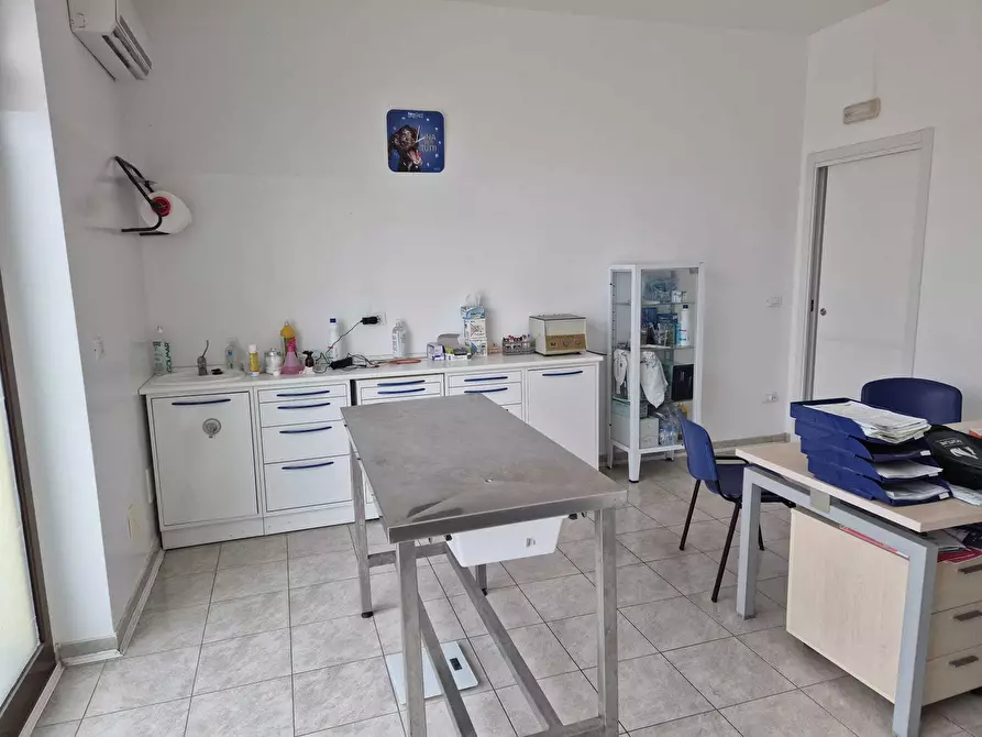 Immagine 11 di Locale commerciale in vendita  in Via Ferdinando Galliani 41B a Altino