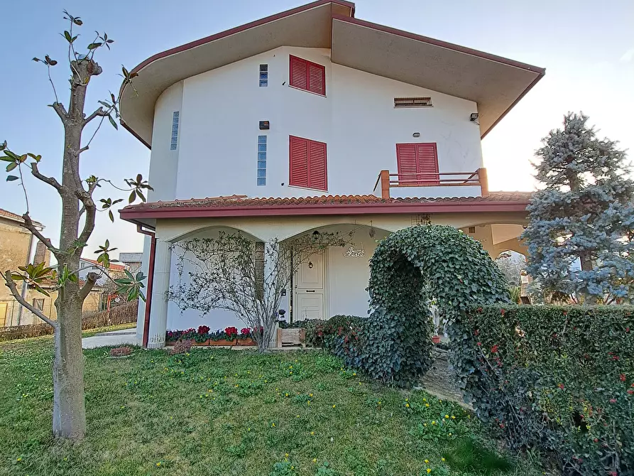 Immagine 1 di Villa in vendita  in VILLA ANDREOLI a Lanciano