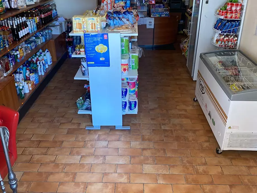 Immagine 6 di Locale commerciale in vendita  in piazza san giorgio 4 a Treglio