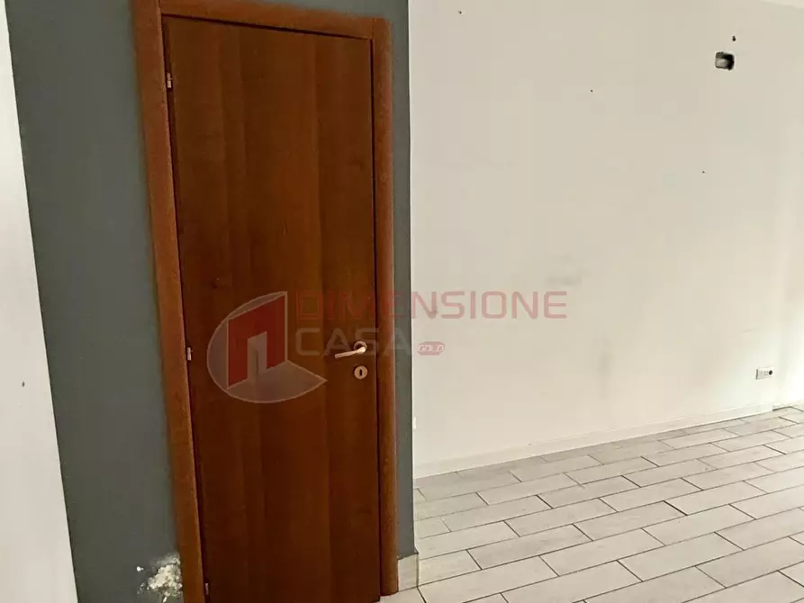 Immagine 2 di Locale commerciale in vendita  in via delle rondini a Roma