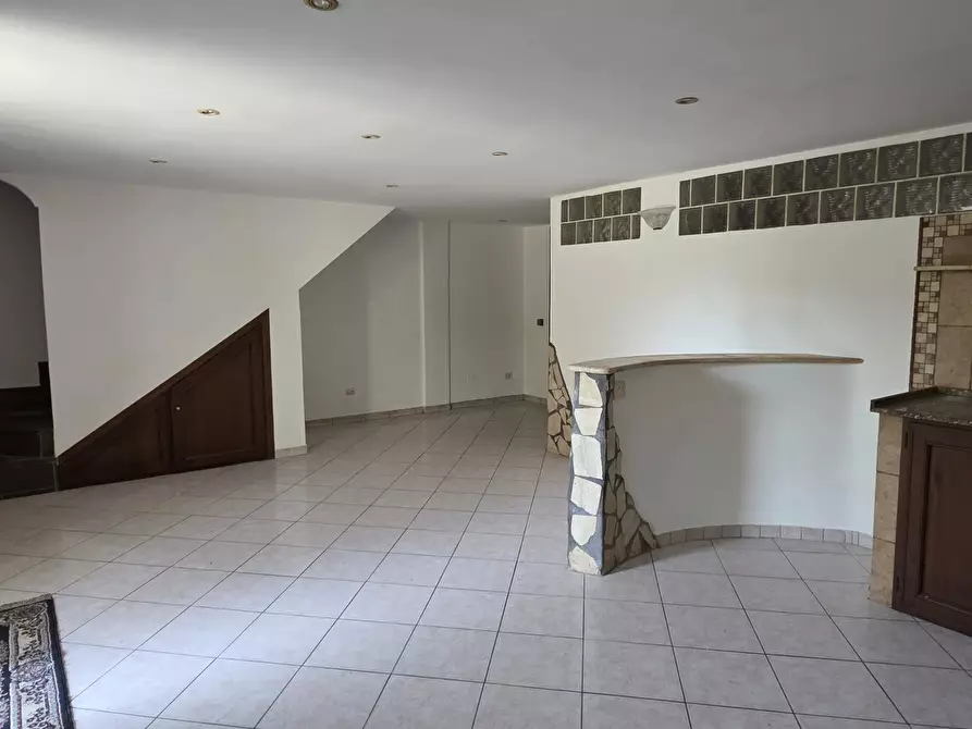 Immagine 67 di Palazzo in vendita  in Via Giovanni Pascoli 18 a Morlupo