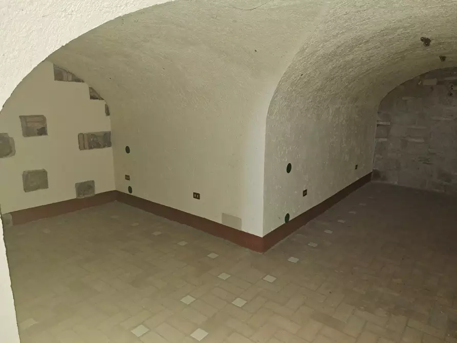 Immagine 13 di Locale commerciale in vendita  in Largo G. Roncacci 9 a Morlupo