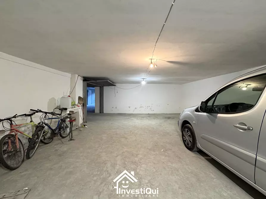 Immagine 10 di Garage in vendita  in Piazza Nenni 18 a Pietra Ligure