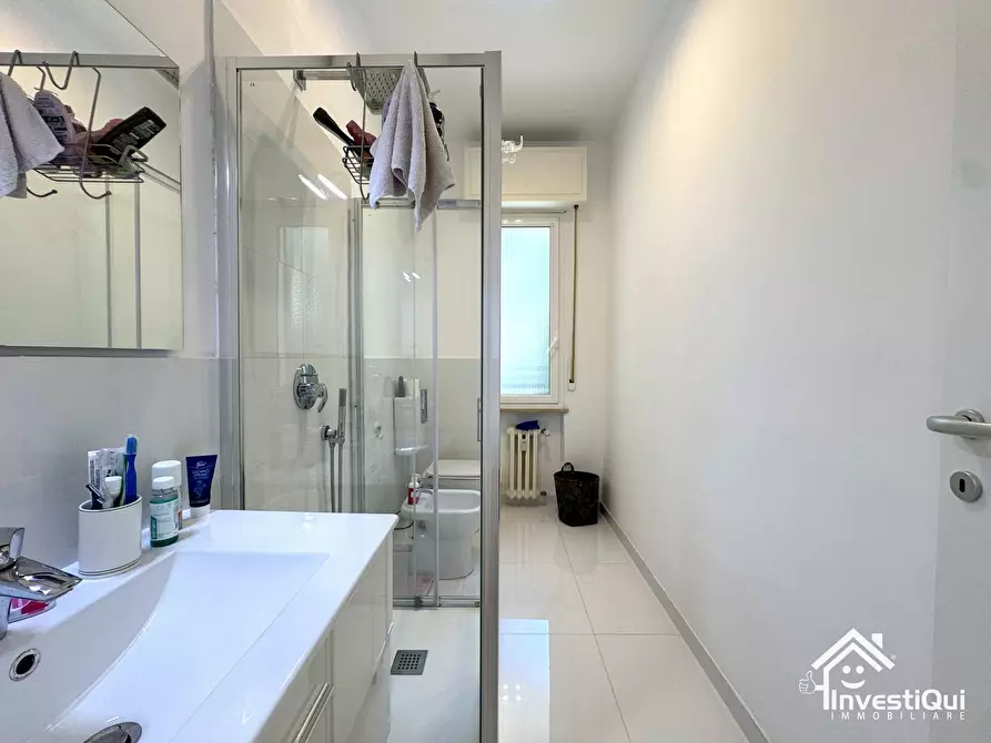 Immagine 24 di Bilocale in vendita  in Viale della Repubblica 91 a Pietra Ligure