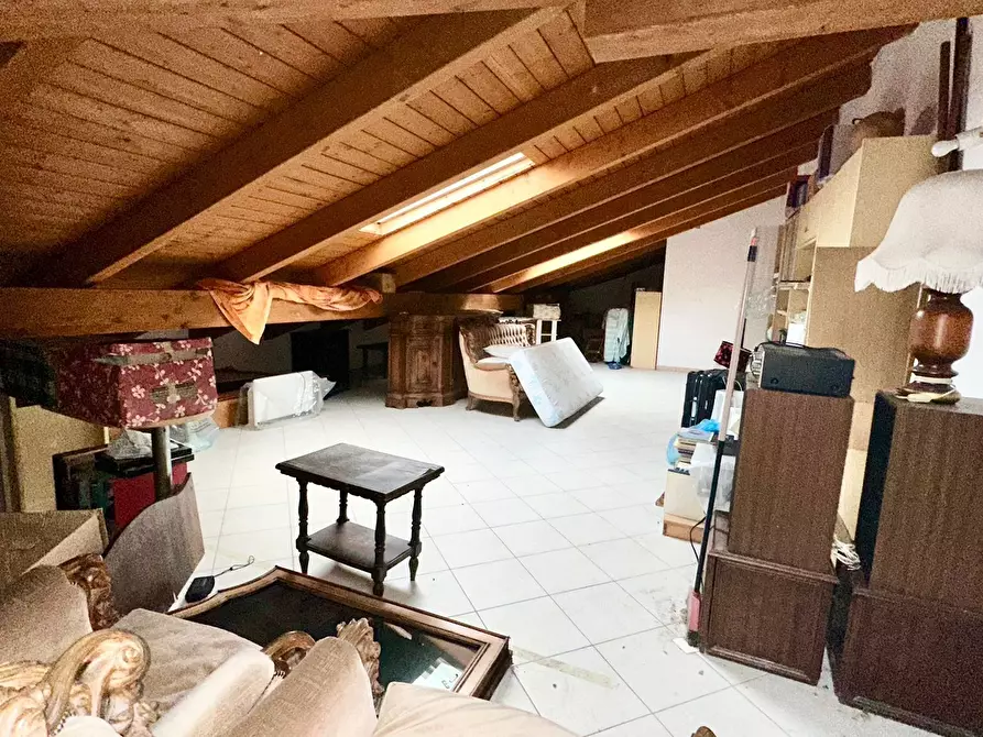 Immagine 39 di Quadrilocale in vendita  a Nole