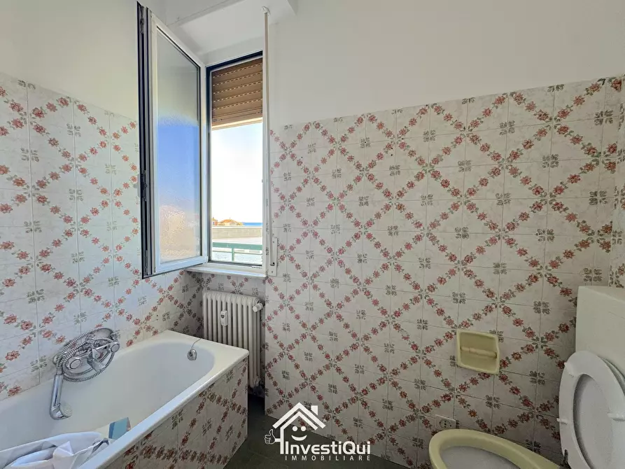 Immagine 31 di Bilocale in vendita  in Viale Riviera 22 a Pietra Ligure