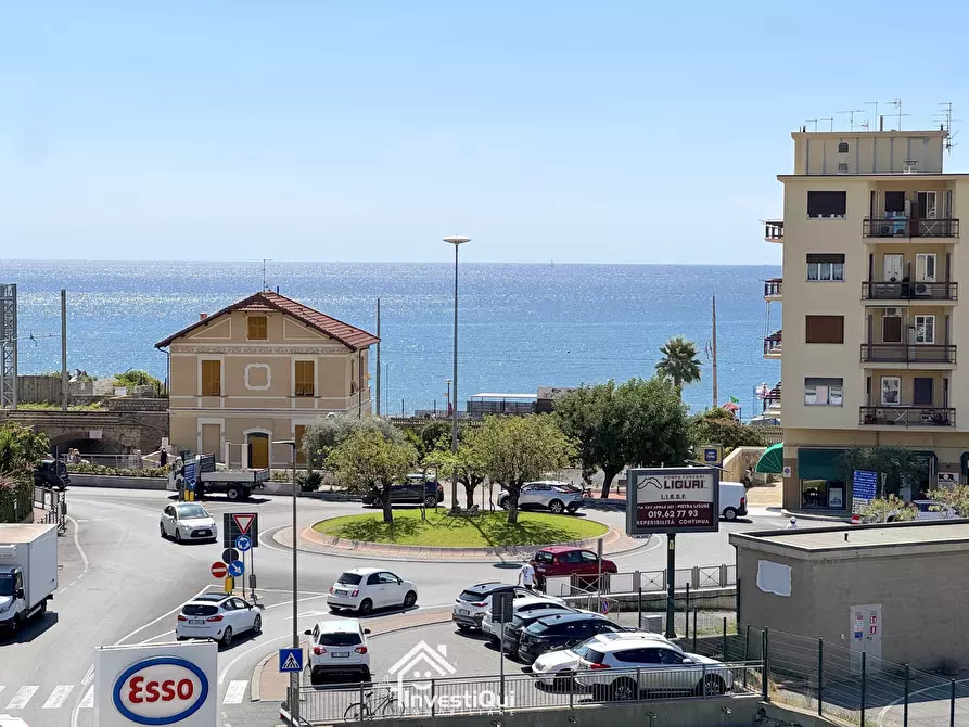 Immagine 25 di Bilocale in vendita  in Viale Riviera 22 a Pietra Ligure