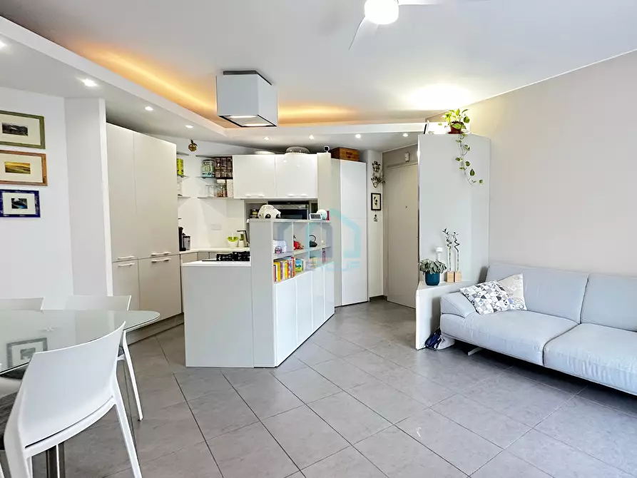 Immagine 3 di Quadrilocale in vendita  in Via Privata Vistamare 6 a Savona