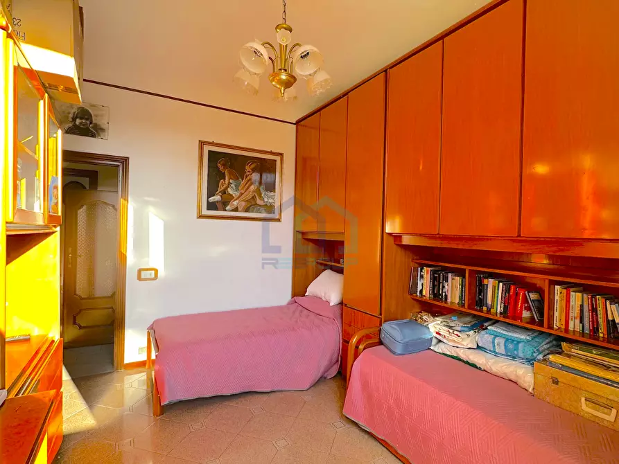 Immagine 11 di Pentalocale in vendita  in Via Piave 25 a Savona