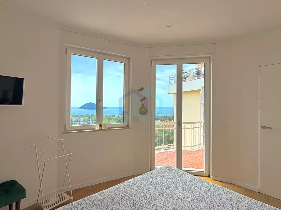 Immagine 10 di Attico in vendita  in Via Donatello a Albenga