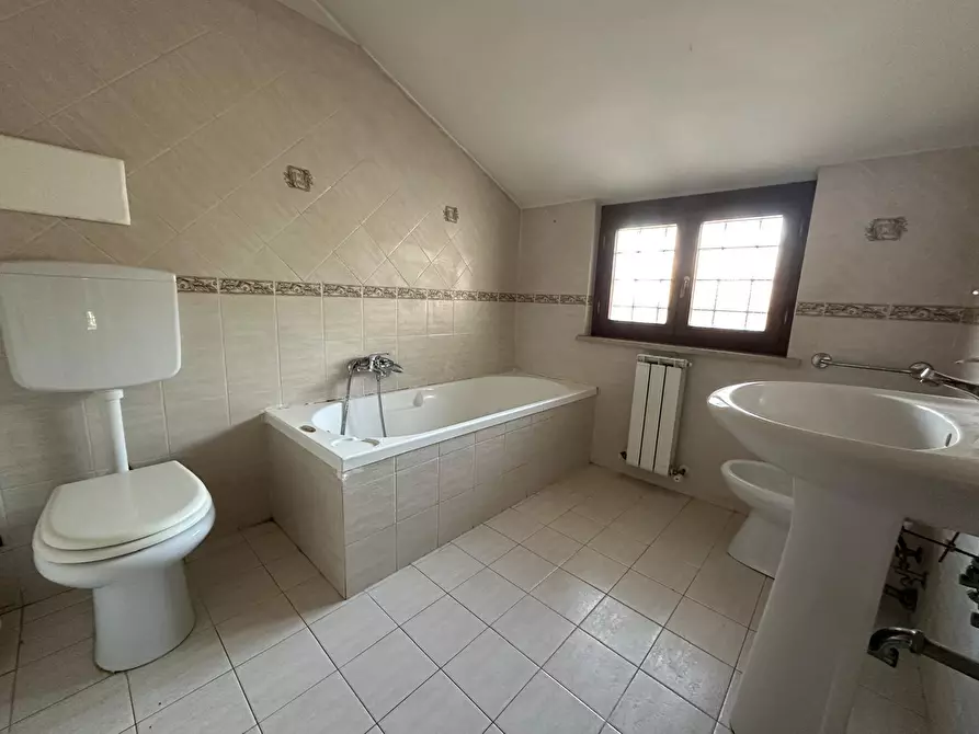 Immagine 19 di Casa trifamiliare in vendita  in Via Svetonio 73 a Guidonia Montecelio