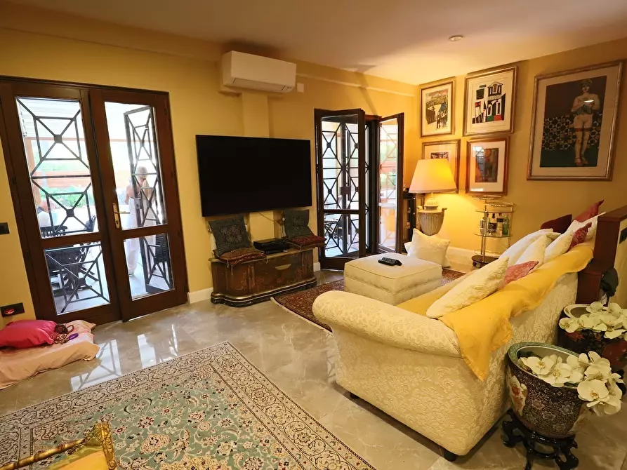 Immagine 10 di Villa in vendita  in Via di Marco Simone 80 a Guidonia Montecelio