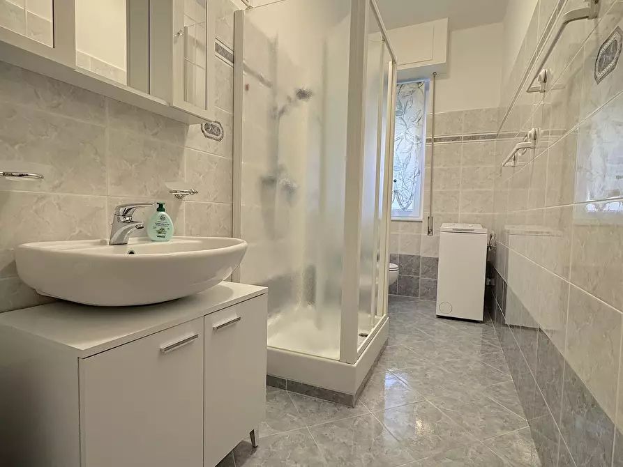 Immagine 18 di Trilocale in affitto  a Chiavari