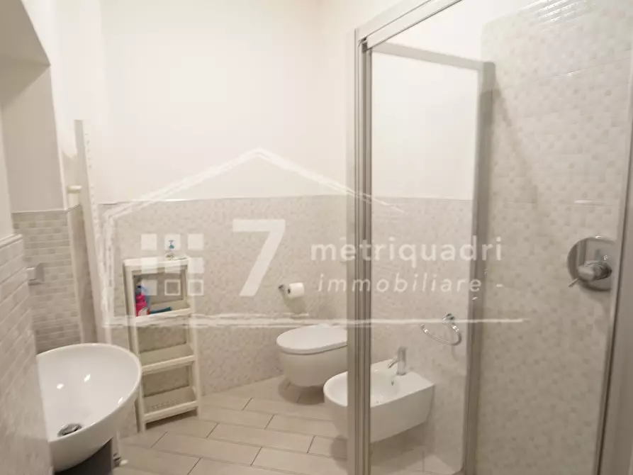 Immagine 21 di Pentalocale in affitto  a Chiavari