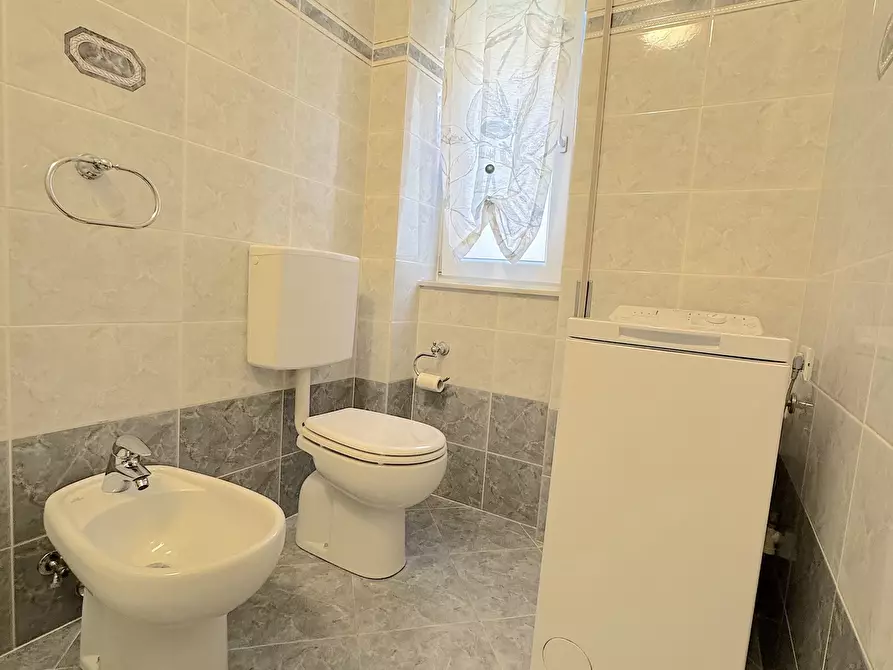 Immagine 19 di Trilocale in affitto  a Chiavari