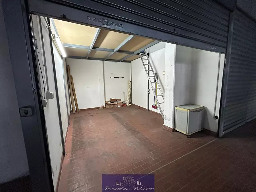 Immagine 1 di Garage in vendita  in Via della Villa Demidoff a Firenze
