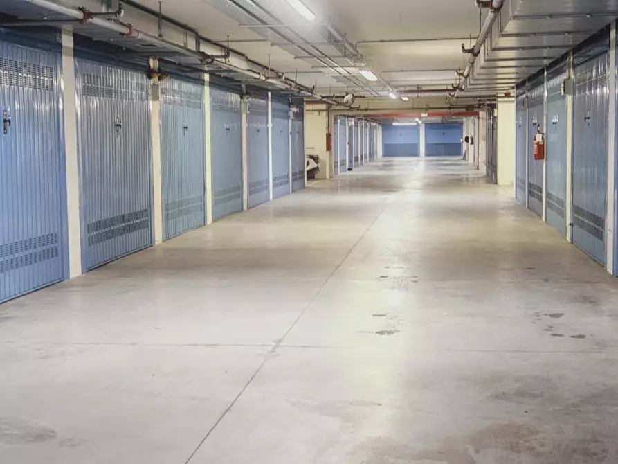 Immagine 2 di Garage in vendita  in Via Lippi e Macia a Firenze