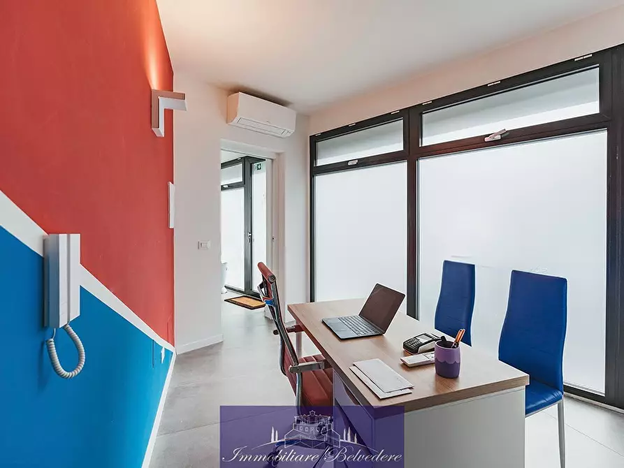 Immagine 3 di Locale commerciale in vendita  in Via Giambologna a Firenze