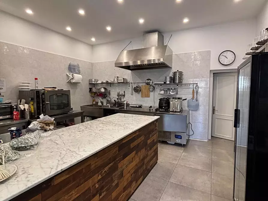 Immagine 1 di Locale commerciale in vendita  in Via di Ripoli a Firenze