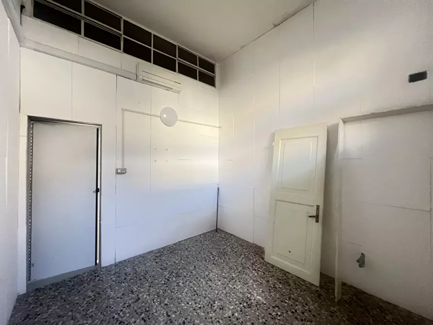 Immagine 21 di Locale commerciale in affitto  in via C. B. Cavour 38 a Crevalcore