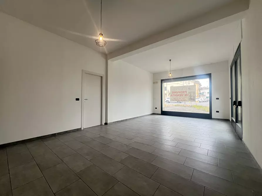 Immagine 18 di Locale commerciale in vendita  in Via Argini 2 a Ravarino