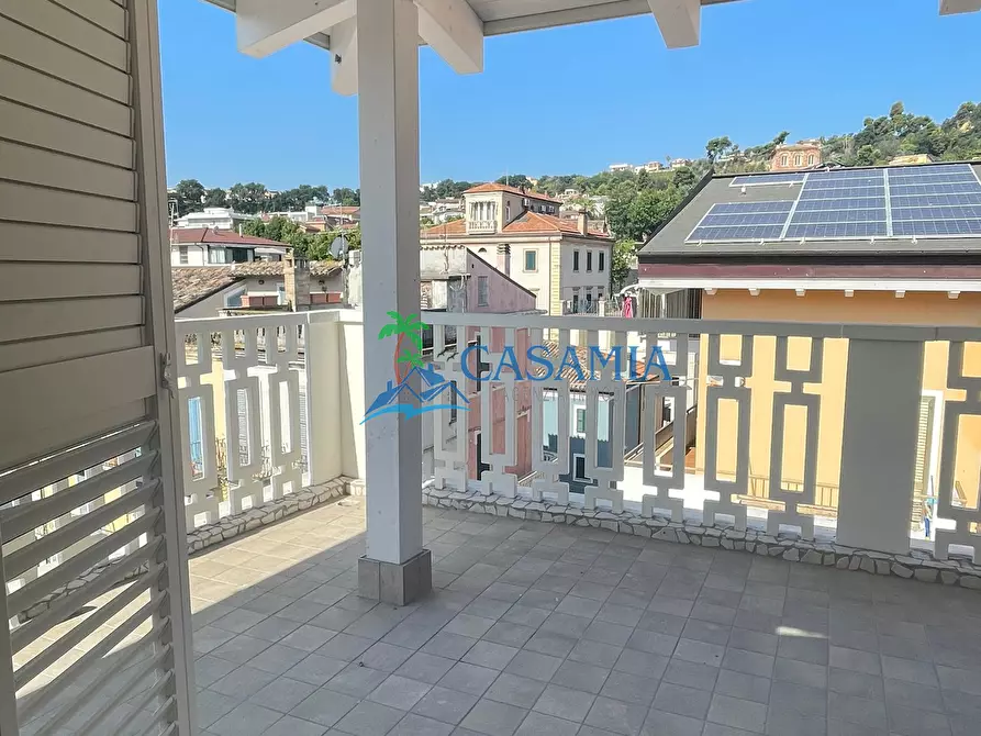 Immagine 2 di Casa trifamiliare in vendita  a Grottammare