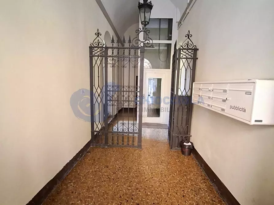 Immagine 7 di Ufficio in vendita  a Bologna