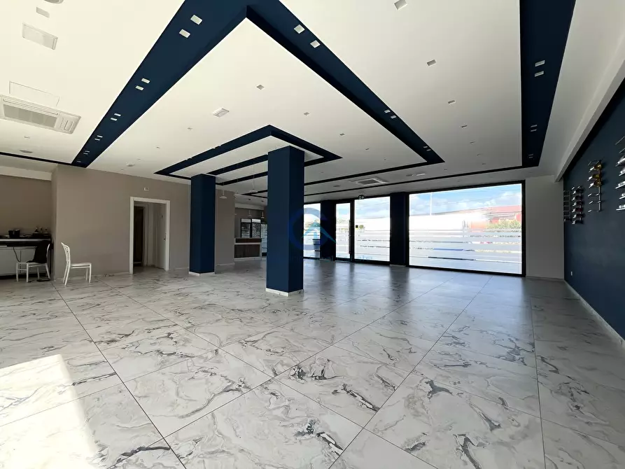 Immagine 6 di Locale commerciale in affitto  a Borgia