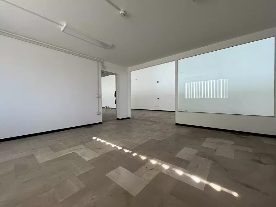 Immagine 13 di Locale commerciale in affitto  in Viale Lucrezia della Valle 46 a Catanzaro