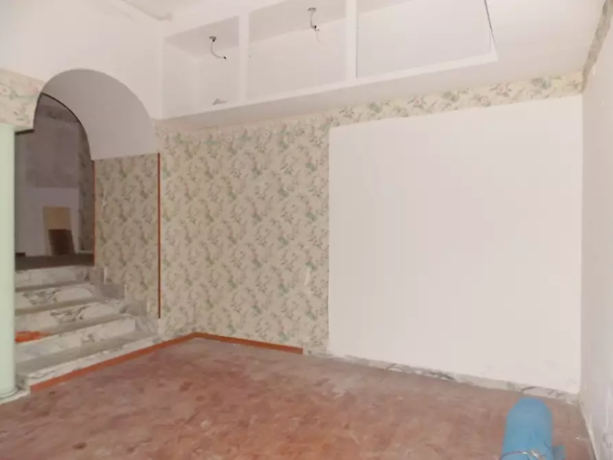 Immagine 4 di Locale commerciale in affitto  a Catanzaro