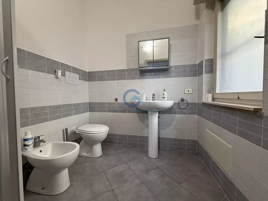 Immagine 12 di Pentalocale in vendita  in Via Corace 46 a Catanzaro