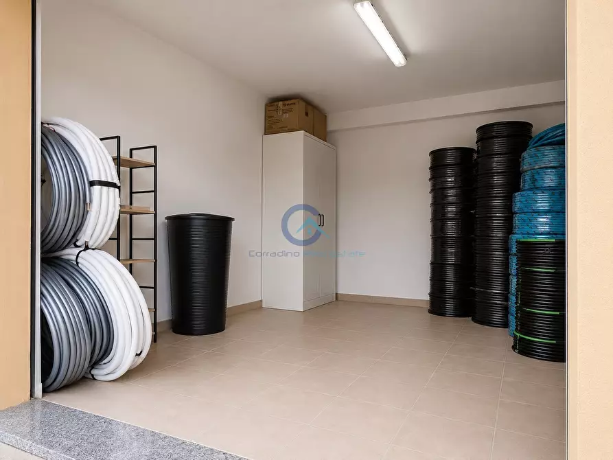 Immagine 2 di Magazzino in vendita  in Via Nino Gemelli 26 a Catanzaro