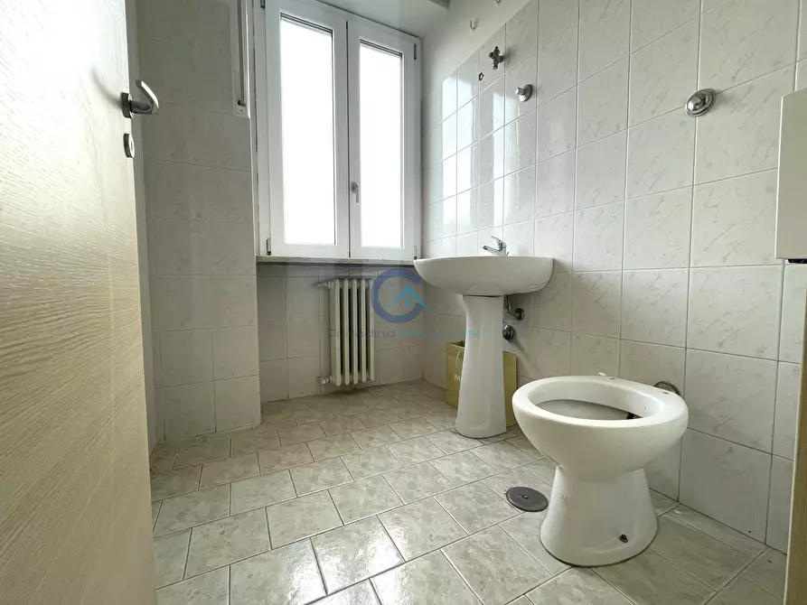 Immagine 14 di Ufficio in affitto  a Catanzaro