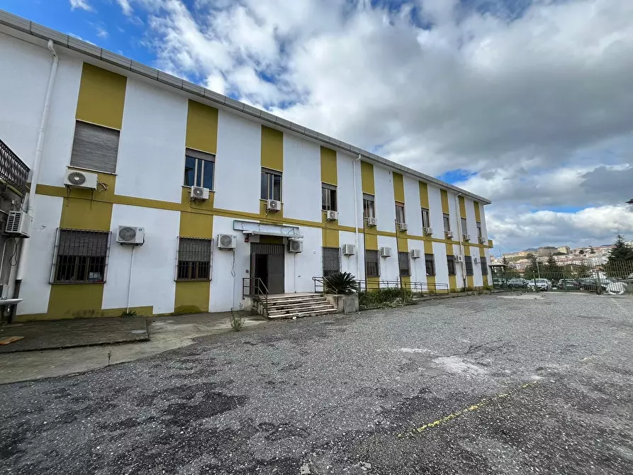 Immagine 4 di Palazzo in vendita  in Viale Tommaso Campanella 15 a Catanzaro